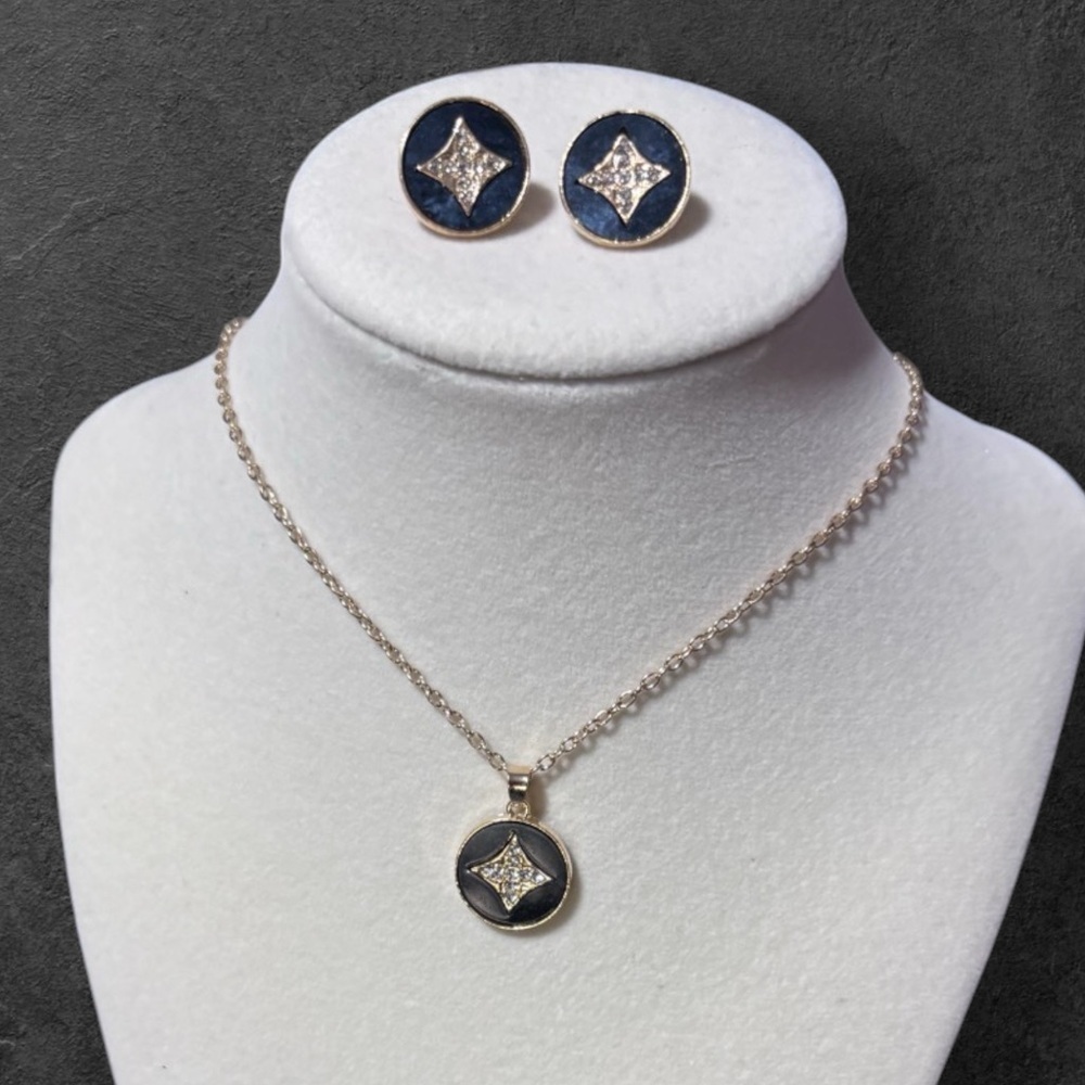 Blossom medallion pendant necklace. Silver or Gold Tone. Onyx or Mother of Pearl